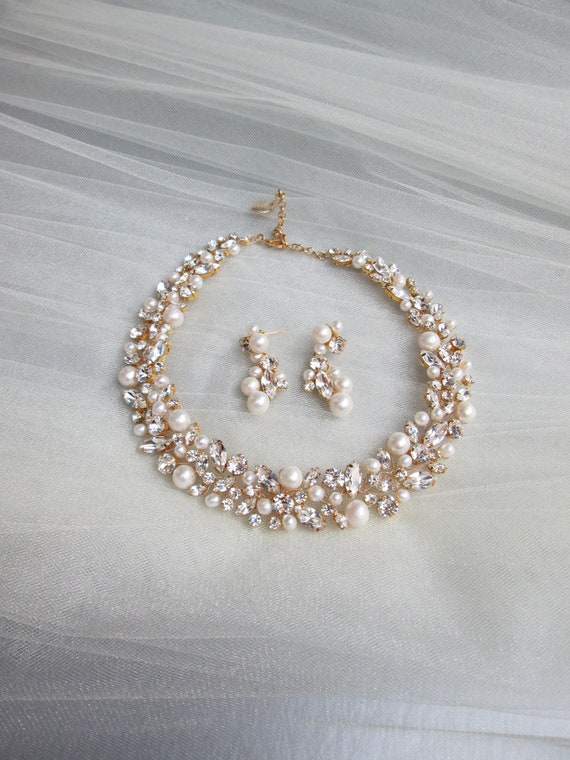 Bridal necklace pearl and crystal, Bridal statement necklace cultured freshwater pearl, Sparkly Crystal and real pearl bridal bib necklace