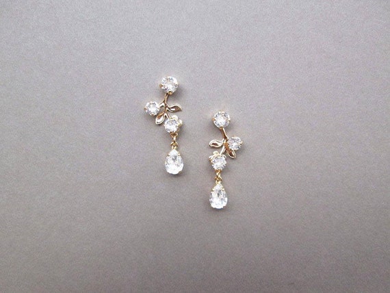 Bridal earrings, Vintage style crystal earrings, Rhinestone earrings, Wedding floral drop earrings in gold, silver, rose gold