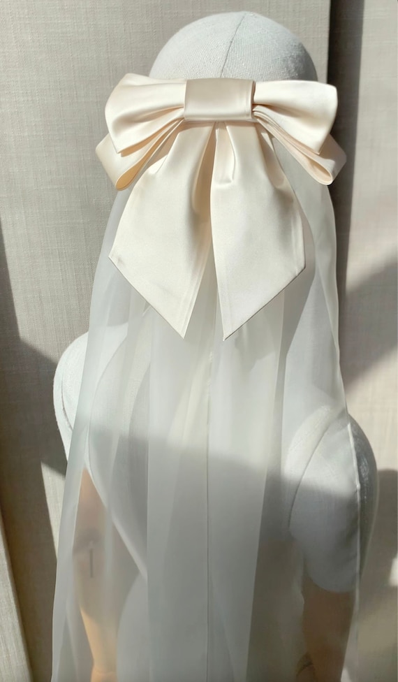 Bow Veil, 4 in 1, Detachable veil,  Modern bridal veil in 100% Silk satin and organza, wedding veil hair bow, Large hair bow veil headpiece