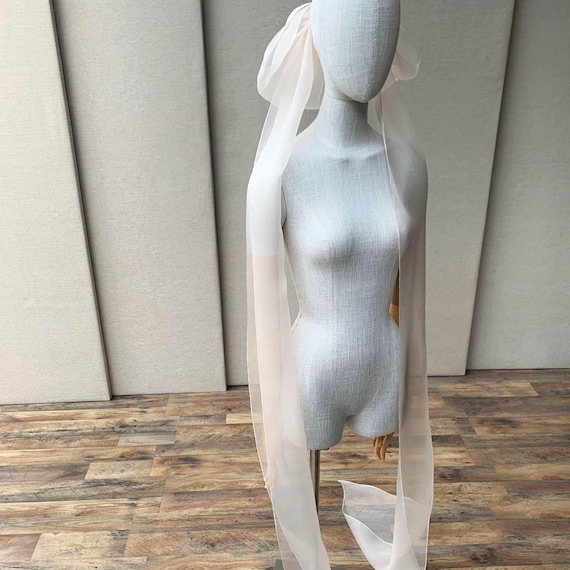 Bow Veil, Modern bridal veil in sheer light pink organza 100% Silk wedding hair bow, Large bouncy bow, veil alternative, hair clip soft pink