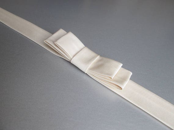 Bridal bow belt sash, Silk satin one inch belt, Couture bridal belt, Satin ribbon belt sash, Button closure wedding belt, Fitted bridal belt