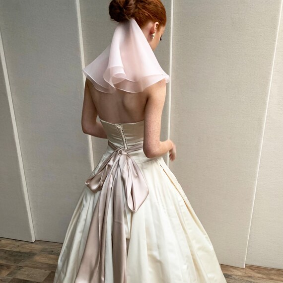 Short Silk veil, "Under-the-bun" style, Micro bridal veil, Exquisite 100% Silk organza wedding veil, Couture veil Shoulder length blush pink