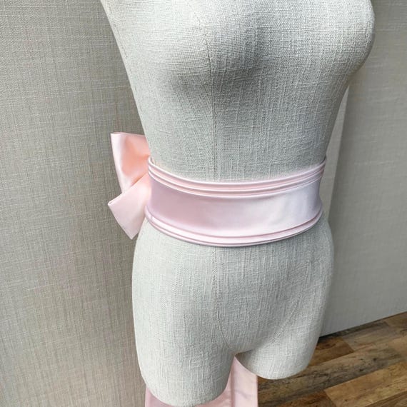 Cummerbund style Bridal belt with detachable bow, Silk satin 3 inches wide pleated belt, Obi inspired big bow couture bridal belt, 2 in 1