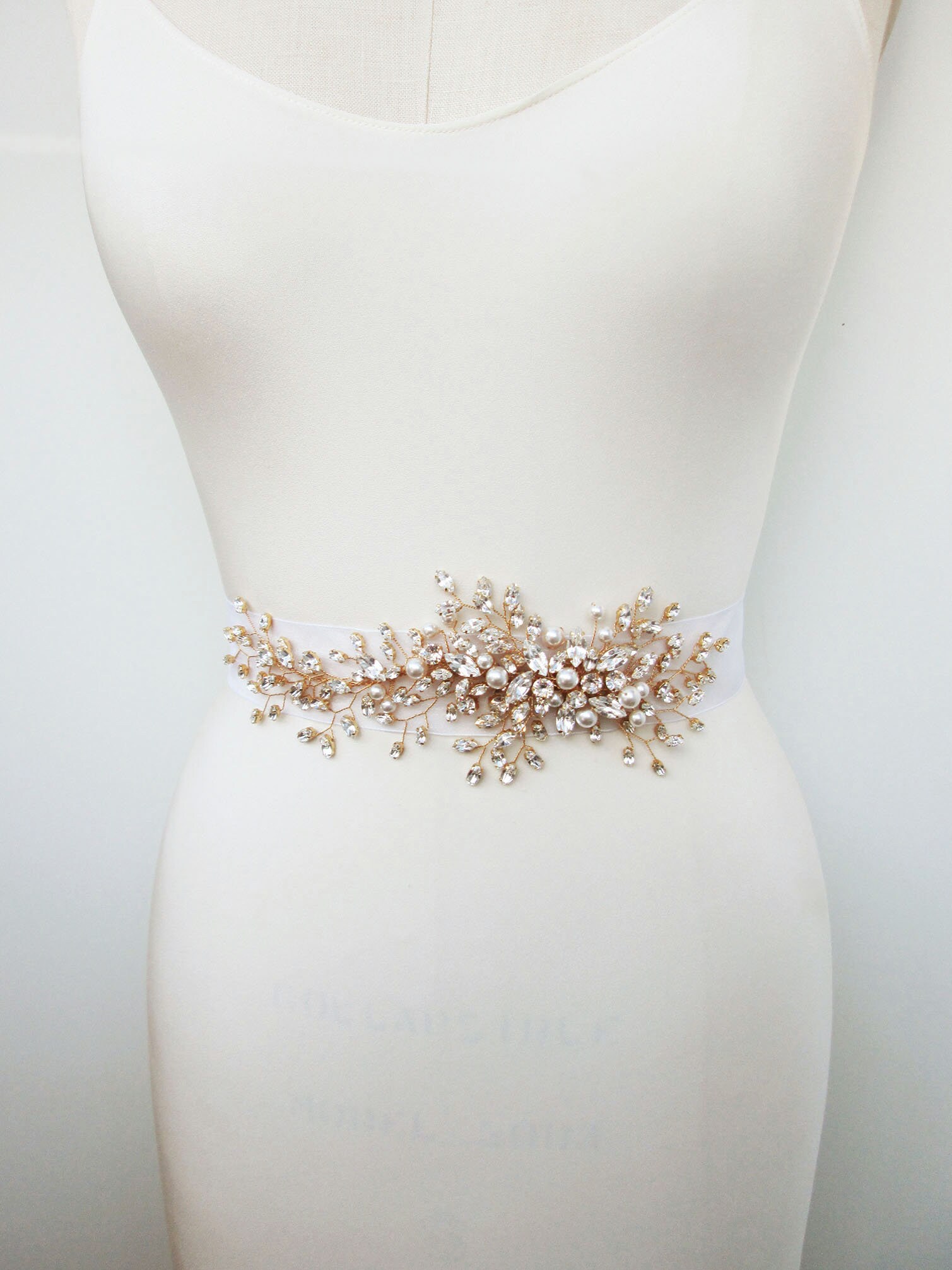 Floral wedding belt with pearls and mother of pearl - BUSIKO Jewelry Shop