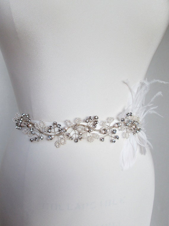 Feather Bridal crystal belt, crystal belt sash, Crystal and pearl wedding belt sash, Vintage style belt, Pearl, crystal and feather belt