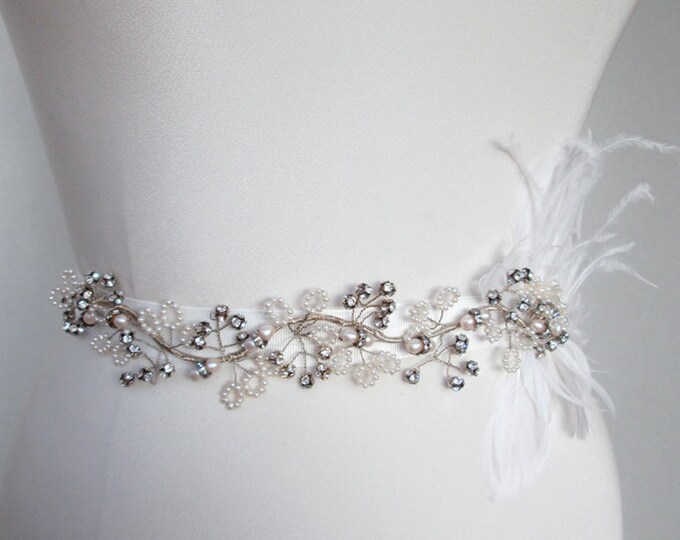 Feather Bridal crystal belt, crystal belt sash, Crystal and pearl wedding belt sash, Vintage style belt, Pearl, crystal and feather belt