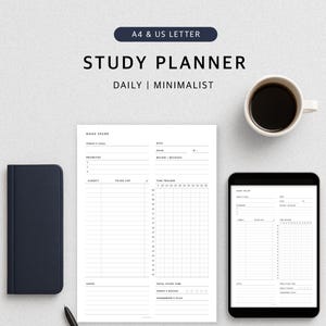 Puede incluir: Un planificador de estudio minimalista con el texto "A4 & US LETTER STUDY PLANNER DAILY | MINIMALIST". La imagen incluye un planificador, un teléfono, una taza de café, un bolígrafo y una funda de teléfono. El planificador tiene secciones para el estudio diario, prioridades y un seguimiento del tiempo.