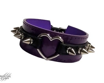 Violet Vow HeartSpike-halsband - paars lakleer en zwarte brede hartring choker