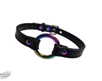 Obroża Shadowbound Prism Ring - Czarna sztuczna skóra, tęczowy, opalizujący choker z kółkiem typu O-Ring Pride