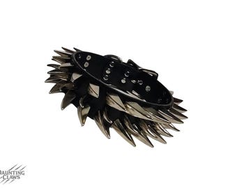 WyrmSpine halsband met drie rijen spikes - zwart kunstleer halsband met brede klauwspike