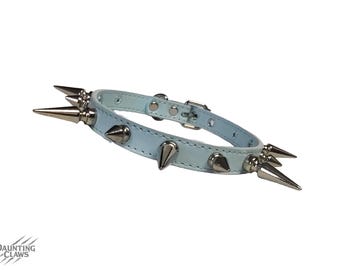 Cerulean Ruinspire-kraag Klassieke kraag met spijkers - ijsblauwe kunstleerchoker met afwisselende spikes
