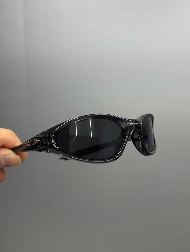 【オールブラックモデル】OAKLEY　minute　ミニッツ【初期モデル】 オールブラックモデル】OAKLEYminuteミニッツ【初期モデル】