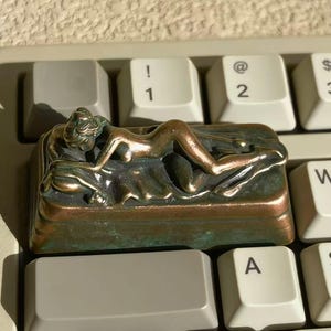 Bronze Figurative Art Keyboard Switch – Hand-Cast Metal, Artistic Mechanical Keycap Decor