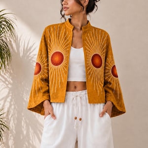 Chaqueta acolchada de terciopelo amarillo vintage, bordado a mano con el símbolo del ojo turco, abrigo reversible estilo boho con estampado de rayos de sol, prenda exterior única de estilo hippie boho.
