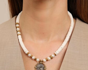 ホワイトコーラルネックレスとローマゴールドフィルドペンダント – 毎日使えるシックなネックレス | 宝石ジュエリー、繊細なネックレス