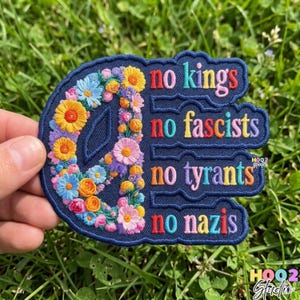 Peace Flower No Kings No Fascists Patch - Anti-Tyrant Anti-Nazi Embroidered Badge, Floral Peace Sign Iron-On for Jackets & Bags
