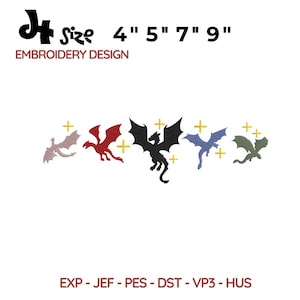 Op de afbeelding: Een borduurontwerp met vijf vliegende draken in lichtroze, rood, zwart, blauw en groen, geaccentueerd door kleine gele kruisjes. Tekst bevat "size 4" 5" 7" 9" EMBROIDERY DESIGN" en bestandsformaten "EXP - JEF - PES - DST - VP3 - HUS".