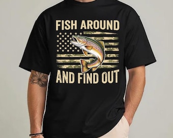 Camiseta divertida "Pesca alrededor y descúbrelo" - Camiseta sarcástica de pesca con la bandera estadounidense - Regalo de humor para pescadores de lubina - Conjunto patriótico para amantes del pescador