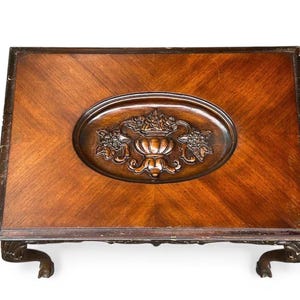 Antieke tafel met blad