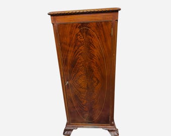 Mueble para música de caoba con frontal de madera flameada