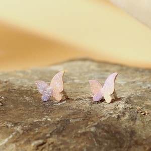 Roze paarse vlinderstekers, 18K vergulde zilveren paal, handgeschilderde pasteloorbellen, sierlijke Fairycore-sieraden, hypoallergeen klein dier