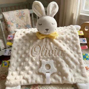 Manta de seguridad personalizada para bebé, nombre bordado personalizado, tela de lunares Minky, regalo para recién nacido, peluche suave, conejo, elefante, unicornio
