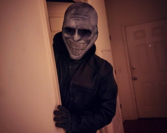 Sinister Smiles Latex Slashermask / Den leende mannen / Filmmördarmask Latexhalvmask Stalker Horror Makaber