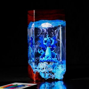 Mega Charizard X-inspirierte Nachtlampe aus Kunstharz, handgefertigte Epoxidharzlampe, fantasievolle Tischlampe, Geburtstagsgeschenk, Geschenk zum Schulanfang