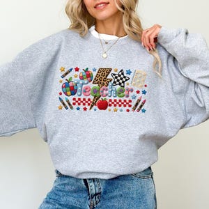 Sudadera de ganchillo con hilo sintético para profesor, sudadera con capucha sublimada para profesor, sudadera de agradecimiento al profesor, sudadera de vuelta al cole, vida de profesor imagen 8