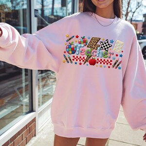 Sudadera de ganchillo con hilo sintético para profesor, sudadera con capucha sublimada para profesor, sudadera de agradecimiento al profesor, sudadera de vuelta al cole, vida de profesor imagen 7