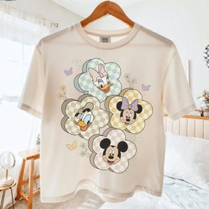 Comfort Colors® Retro Spring Mouse Friends Shirt, Vintage Disney Shirt, Mickey Mouse Shirt, Mickey Minnie Donald Daisy Tee, Disneyland Shirt bild 4