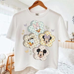Comfort Colors® Retro Spring Mouse Friends Shirt, Vintage Disney Shirt, Mickey Mouse Shirt, Mickey Minnie Donald Daisy Tee, Disneyland Shirt bild 2