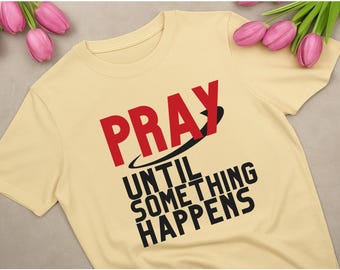 Ora hasta que algo suceda PNG / Cita cristiana / Sublimación de fe inspiradora / Gráfico para camiseta, taza y bolso