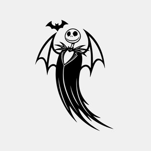Puede incluir: Ilustración en blanco y negro de un personaje con rostro de calavera, alas de murciélago y un abrigo largo y fluido. Una silueta de murciélago está encima de la cabeza del personaje. Diseño con temática de Halloween.