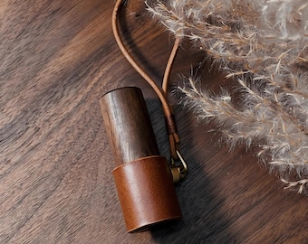 Parfymförstärkare i toppgrainläder, 5 ml återfyllningsbar resespray