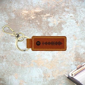 Chaveiro de couro personalizado – Gravação personalizada de logotipo, QR Code e código Spotify pela Gravurkraft