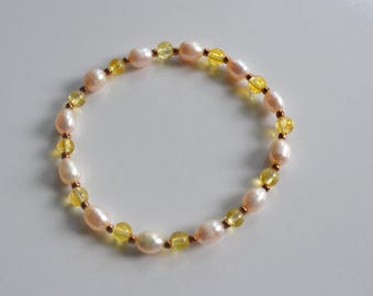 Citrine & Freshwater Pearl Bracelet – Dainty Yellow Gemstone Beaded Bracelet – Minimalist Gold Accent Stretch Bracelet – Gift for Her