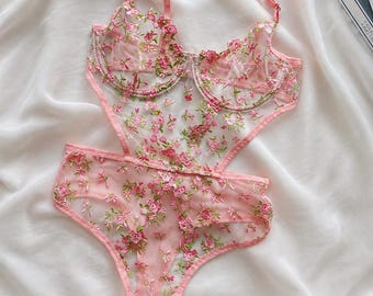 Body de encaje floral transparente, lencería bordada hecha a mano.