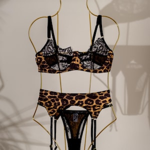 Shelf Bra & Garter Set - Etsy Canada