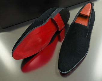Handgefertigte Herren-Smokingschuhe aus schwarzem Wildleder, modische Slipper zum Hineinschlüpfen, perfekt für formelle Anlässe wie Hochzeiten und andere Feierlichkeiten.