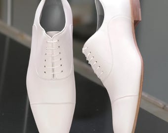 Handgefertigte Leder Weiße Oxford Kleid Schuhe für Männer Mit Roter Sohle