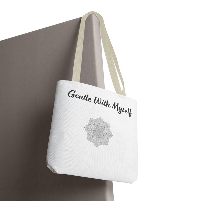 Tragetasche für Selbstfürsorge, Geschenk für mentale Gesundheit, Tragetasche mit der Botschaft „Sanft zu mir selbst“, Achtsamkeitsgeschenk für sie, Mandala-Tasche zur Heilung, Wellness-Geschenk Bild 10