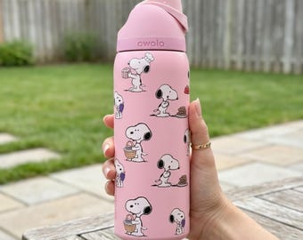 Botella de agua Owala FreeSip de 946 ml (32 oz) inspirada en Snoopy rosa / Aislamiento térmico de acero inoxidable con diseño de cacahuetes / Hecha a mano en Australia