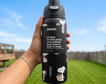 Botella de agua Owala FreeSip de 946 ml (32 oz) inspirada en Snoopy negro / Aislamiento térmico de acero inoxidable con diseño de cacahuetes / Hecha a mano en Australia