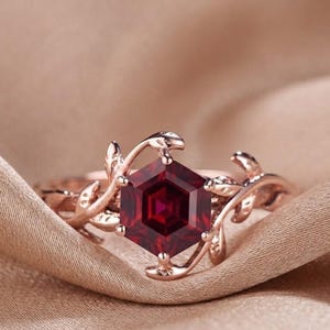 Anillo de compromiso vintage con rubí rojo, talla hexagonal antigua, anillo de oro macizo de 14k con gema de rubí, anillo delicado para mujer, anillo de promesa para regalar