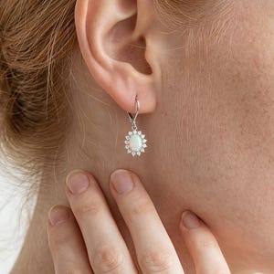 Sterling Silber Oval Feueropal Ohrringe, Halo Edelstein