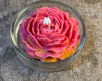 Vela de flor de peonía hecha a mano