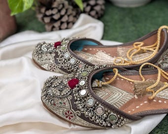 Jaggo Punjabi Jutti, Embellished Indian Khussa Bridal Flats, Bellies