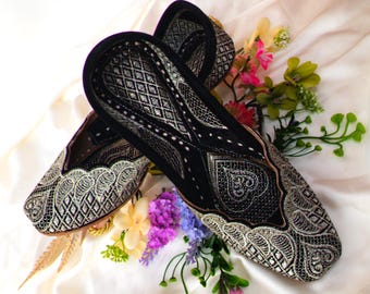 Black Embroidered Punjabi Jutti, Handcrafted Indian Bridal Flats, Traditional Mojaris Khussa
