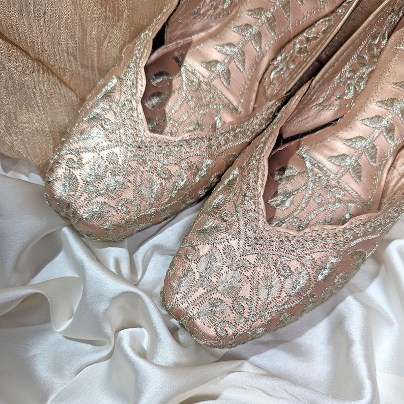 Peach Punjabi jutti,Handcrafted Khussa shoe,Handmade leather, Bellies, Ballerinas, Embellished Mojaris, Indian flats image 3